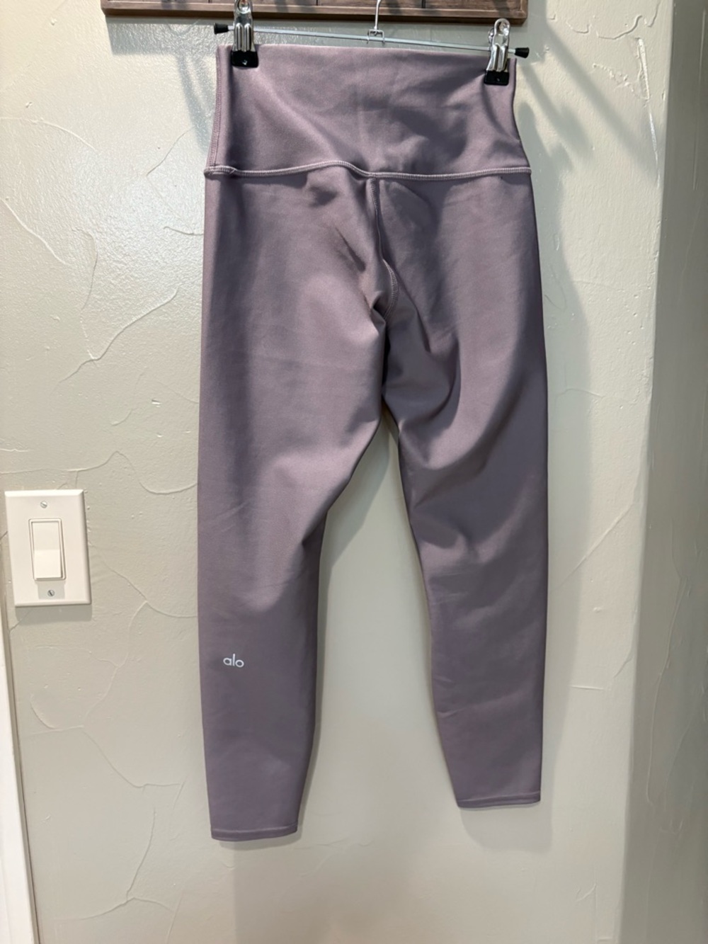 ALO Yoga Lavender High-Rise Leggings - Picture 2 of 3